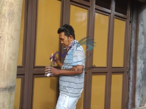 Pintu garasi model Henderson panel aluminium cokelat hasil pengerjaan CV. Sahrul Aluminium